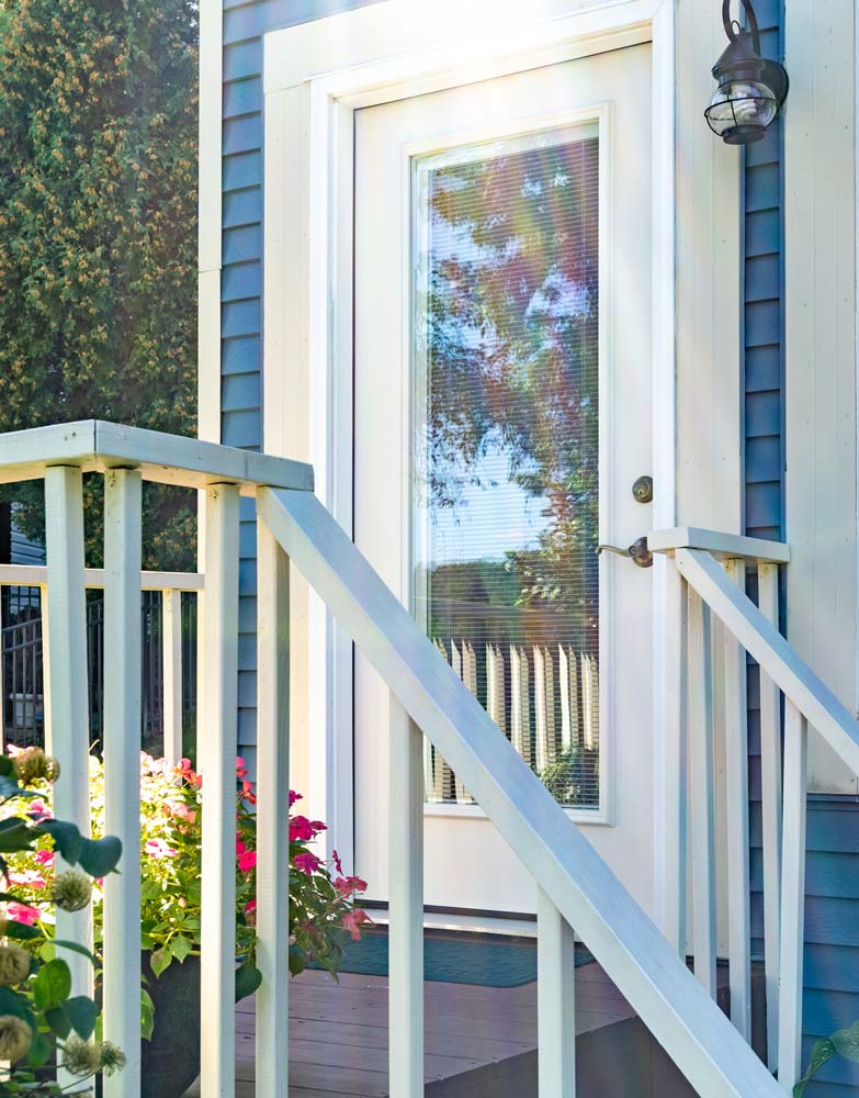 Legacy™ Steel 460 In Snow Mist White With Internal Blinds
